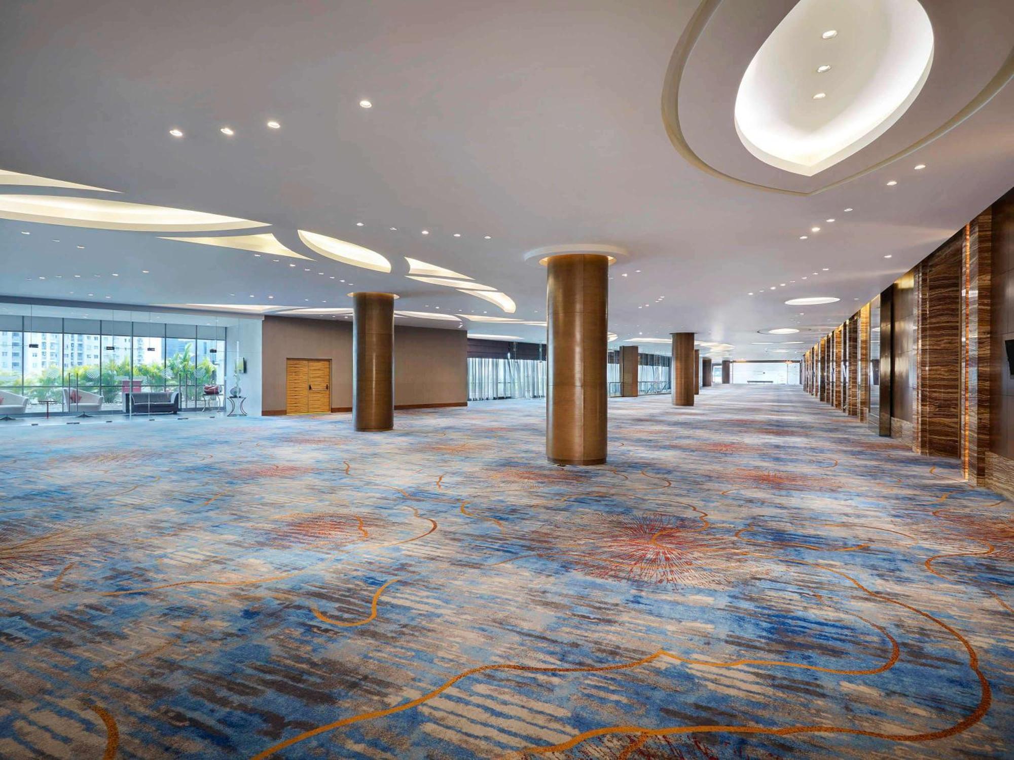 Pullman Jakarta Central Park Eksteriør bilde The interior of the National Convention Centre
