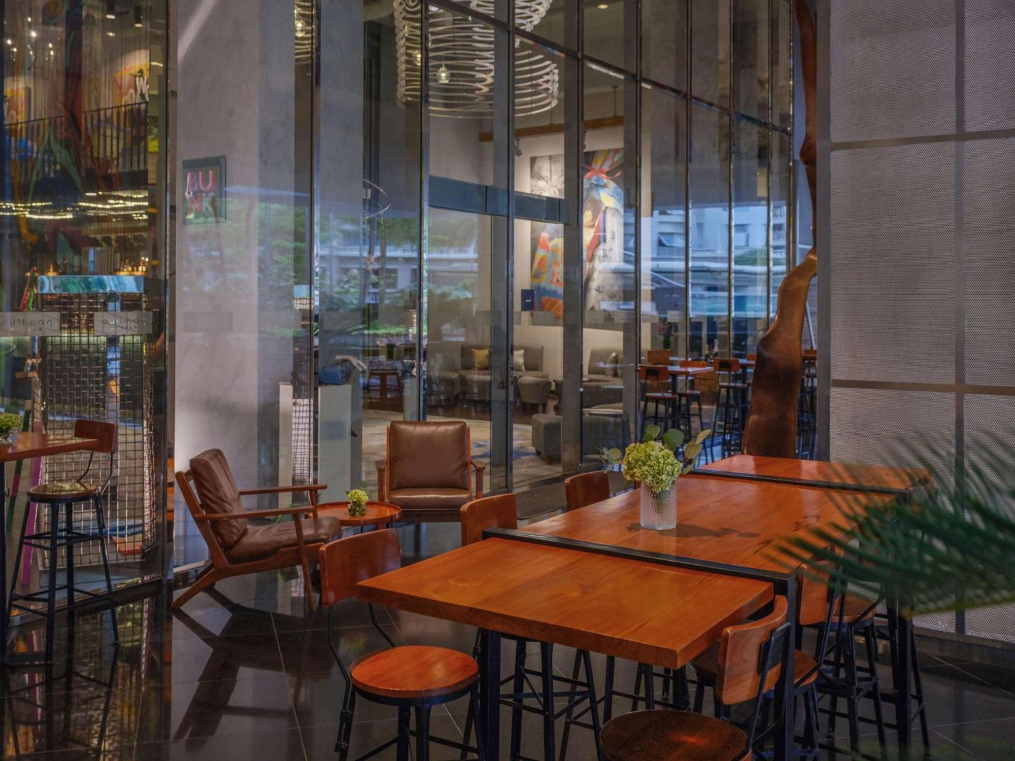 Pullman Jakarta Central Park Eksteriør bilde The interior of the Starbucks Reserve Roastery in Seattle