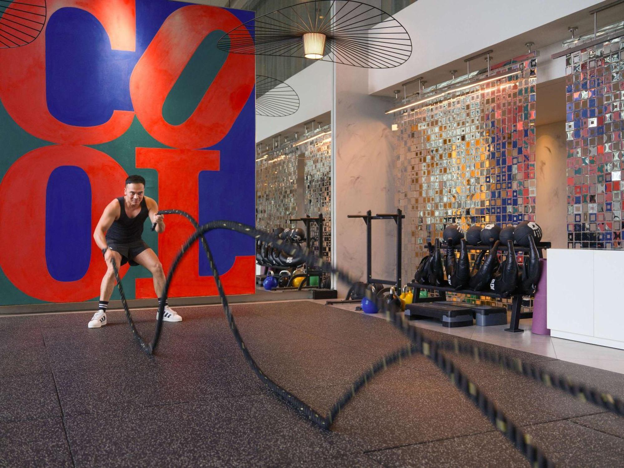 Pullman Jakarta Central Park Eksteriør bilde The gym at the Standard East Village